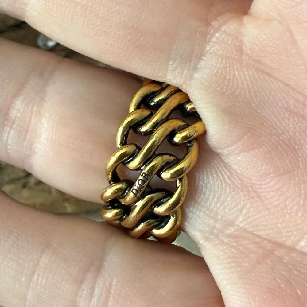 ❌Sold❌ Dior 30 Montaigne Crystal Embellished Chain Ring - Picture 6 of 7